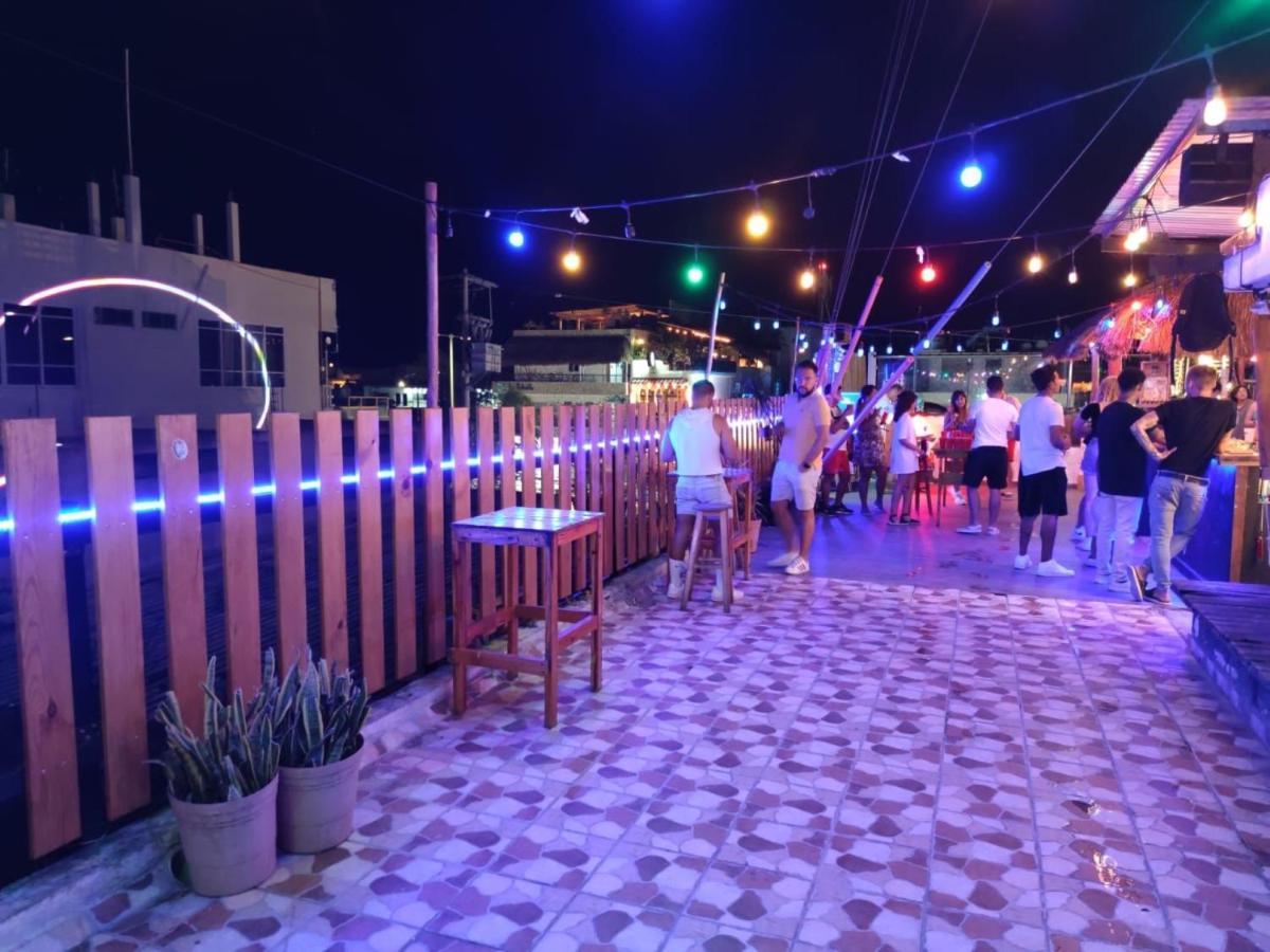 Straw Hat Hostel & Rooftop Bar Тулум Экстерьер фото